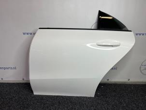 Gebruikte Deur 4Deurs links-achter Mercedes CLA (118.3) 1.3 CLA-180 Turbo 16V Prijs € 500,00 Margeregeling aangeboden door van Sabben Parts