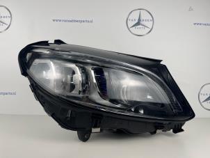 Gebruikte Koplamp rechts Mercedes C (W205) 2.2 C-220 CDI 16V BlueTEC Prijs € 1.150,00 Margeregeling aangeboden door van Sabben Parts