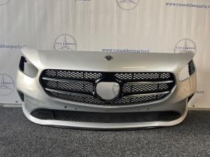 Gebruikte Voorbumper Mercedes B (W247) 2.0 B-220 Turbo 16V 4-Matic Prijs € 250,00 Margeregeling aangeboden door van Sabben Parts