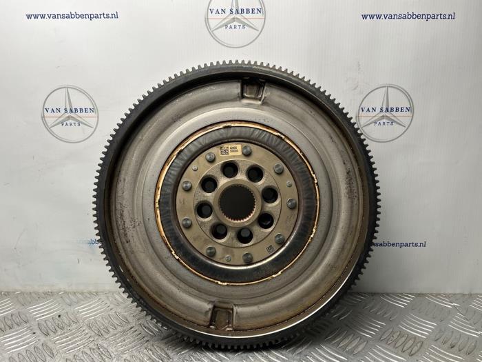 Gebruikte Vliegwiel Mercedes CLA (118.3) 2.0 CLA-220 Turbo 16V Prijs € 90,00 Margeregeling aangeboden door van Sabben Parts