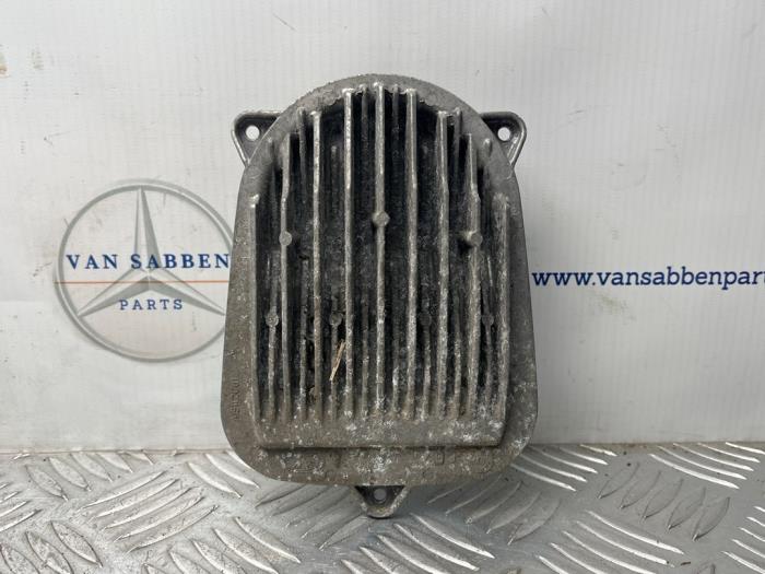Gebruikte Module LED koplamp Mercedes GLC (X253) 2.0 250 16V 4-Matic Prijs € 50,00 Margeregeling aangeboden door van Sabben Parts