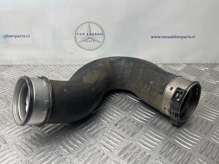 Gebruikte Intercooler Slang Mercedes Sprinter 3,5t (906.63) 319 CDI,BlueTEC V6 24V Prijs € 60,50 Inclusief btw aangeboden door van Sabben Parts