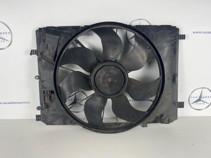 Gebruikte Radiateurfan Mercedes E (W212) E-220 CDI 16V BlueEfficiency Prijs € 150,00 Margeregeling aangeboden door van Sabben Parts