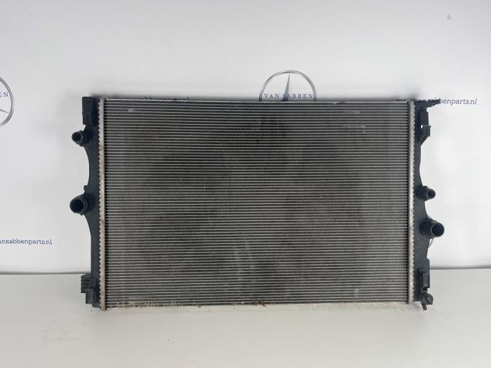 Gebruikte Radiateur Mercedes A (177.0) 1.3 A-180 Turbo 16V Prijs € 175,00 Margeregeling aangeboden door van Sabben Parts