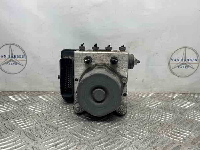 ABS Pomp Mercedes A (W176), 2012 / 2018 1.5 A-180 CDI, A-180d 16V, Hatchback, Diesel, 1.461cc, 80kW (109pk), FWD, OM607951; K9K, 2012-06 / 2018-05, 176.012; 176.212 (Gebruikt)