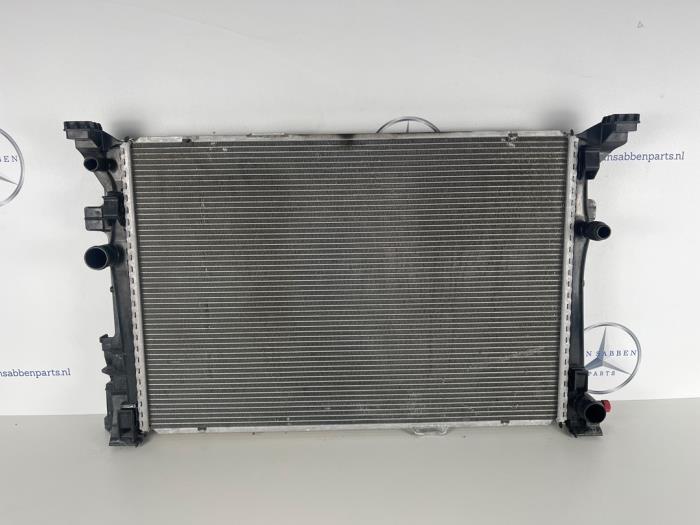 Gebruikte Radiateur Mercedes B (W246/W242) 1.6 B-180 BlueEFFICIENCY Turbo 16V Prijs € 60,00 Margeregeling aangeboden door van Sabben Parts
