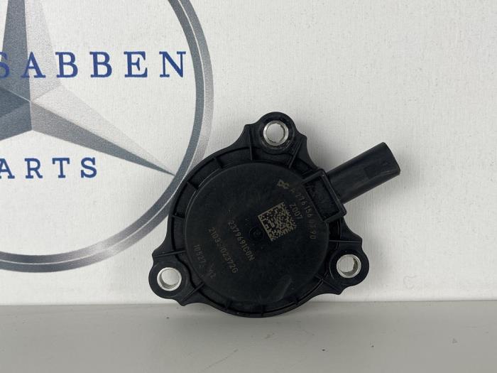 Gebruikte Nokkenas Sensor Mercedes C (W206) C-180 1.5 EQ Boost Prijs € 15,00 Margeregeling aangeboden door van Sabben Parts