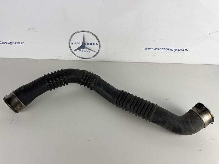 Gebruikte Intercooler Buis Mercedes C (W205) C-180 1.6 16V Prijs € 45,00 Margeregeling aangeboden door van Sabben Parts