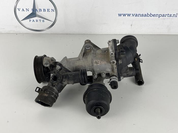 Gebruikte Waterpomp Mercedes A (W176) 1.6 A-200 16V Prijs € 90,00 Margeregeling aangeboden door van Sabben Parts