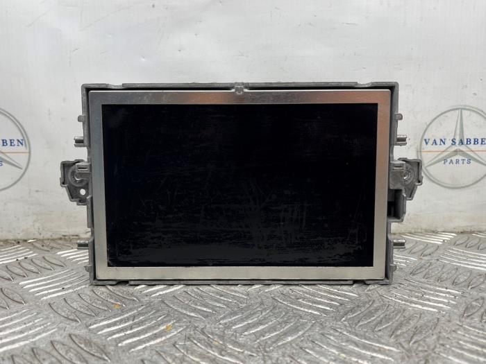 Gebruikte Display Interieur Mercedes E (W212) E-220 CDI 16V BlueEfficiency Prijs € 70,00 Margeregeling aangeboden door van Sabben Parts