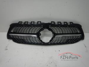 Gebruikte Grille Mercedes A-Klasse Prijs € 349,00 Inclusief btw aangeboden door FZN Parts