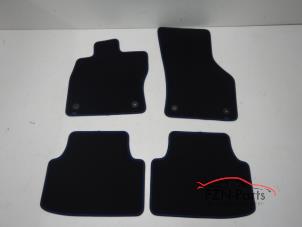 Gebruikte Matten Set Volkswagen Golf Prijs € 99,00 Inclusief btw aangeboden door FZN Parts