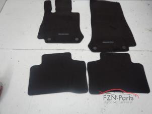 Gebruikte Matten Set Mercedes GLE Prijs € 125,01 Inclusief btw aangeboden door FZN Parts