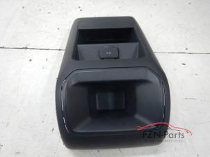 Gebruikte Armleuning Volkswagen Golf Sportsvan Prijs € 25,00 Inclusief btw aangeboden door FZN Parts