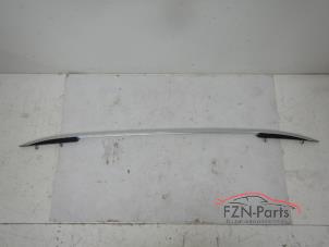 Gebruikte Roofrail rechts Volkswagen Tiguan (AD1) Prijs € 75,00 Inclusief btw aangeboden door FZN Parts