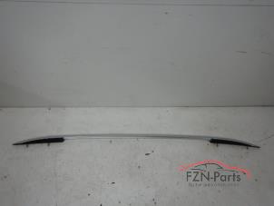 Gebruikte Roofrail rechts Volkswagen Tiguan (AD1) Prijs € 49,01 Inclusief btw aangeboden door FZN Parts