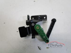 Gebruikte Koplamphoogte postitiesensor Volkswagen Golf VII (AUA) Prijs € 75,00 Inclusief btw aangeboden door FZN Parts