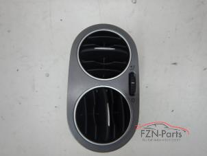 Gebruikte Luchtrooster Dashboard Volkswagen Golf Prijs € 25,00 Inclusief btw aangeboden door FZN Parts