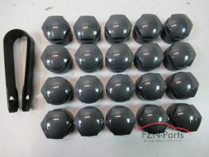 Gebruikte Wielbouten set Audi A4 Avant (B9) Prijs € 29,00 Inclusief btw aangeboden door FZN Parts