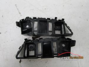 Gebruikte Bumpersteun links-voor Volkswagen Tiguan Prijs € 29,00 Inclusief btw aangeboden door FZN Parts