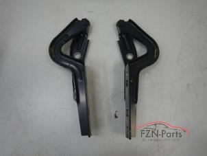 Gebruikte Motorkap Scharnier Volkswagen ID.4 Prijs € 59,00 Inclusief btw aangeboden door FZN Parts