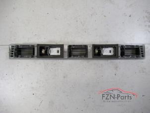 Gebruikte Middenconsoles Volkswagen Transporter/Caravelle T5 Prijs € 89,00 Inclusief btw aangeboden door FZN Parts