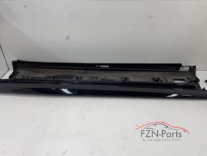 Gebruikte Sideskirt links Mercedes GLE AMG (V167) 63 EQ Boost 4.0 V8 32V 4-Matic+ Prijs € 599,00 Inclusief btw aangeboden door FZN Parts