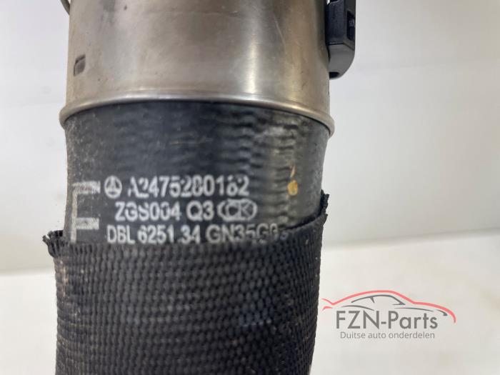 Intercooler Slang van een Mercedes-Benz CLA (118.3) 1.3 CLA-200 Turbo 16V 2019
