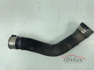 Gebruikte Intercooler Slang Mercedes CLA (118.3) 1.3 CLA-200 Turbo 16V Prijs € 49,01 Inclusief btw aangeboden door FZN Parts