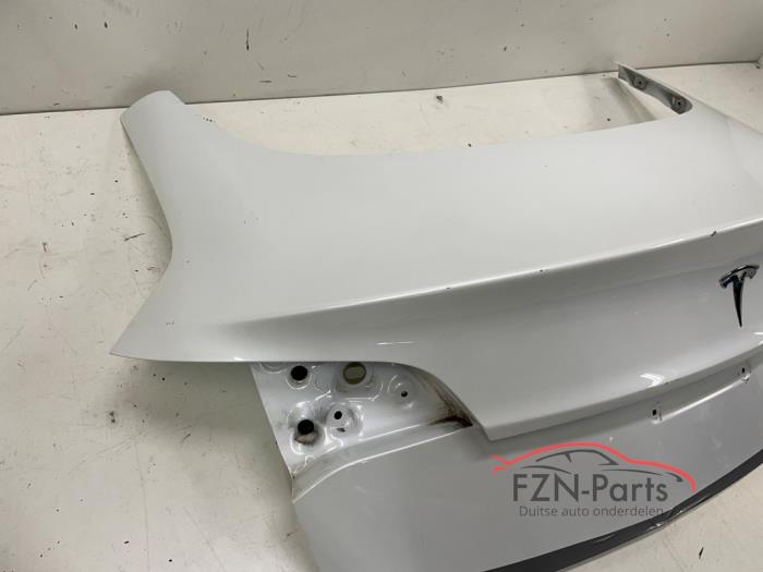 Achterklep van een Tesla Model 3  2018