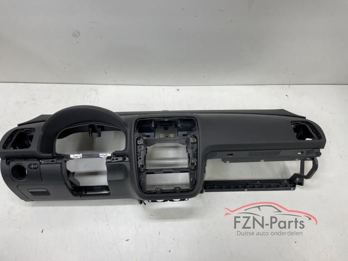 Gebruikte Dashboard Volkswagen Scirocco (137/13AD) Prijs op aanvraag aangeboden door FZN Parts