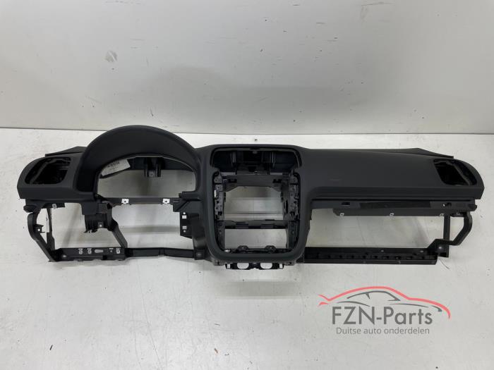 Gebruikte Dashboard Volkswagen Scirocco (137/13AD) Prijs op aanvraag aangeboden door FZN Parts