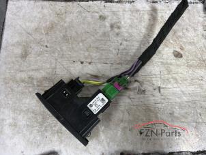 Gebruikte AUX/USB aansluiting Volkswagen Transporter T6 Prijs € 59,00 Inclusief btw aangeboden door FZN Parts