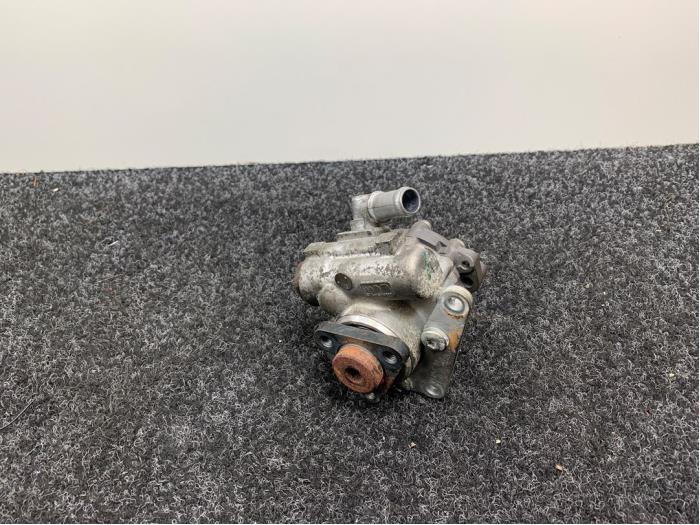 Gebruikte Servopomp BMW 5 serie (E60) 520d 16V Corporate Lease Prijs € 25,00 Inclusief btw aangeboden door Van Kronenburg Engines