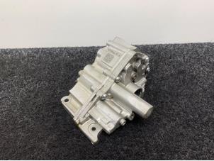 Gebruikte Oliepomp BMW 3 serie (E90) 323i 24V Prijs € 75,00 Inclusief btw aangeboden door Van Kronenburg Engines