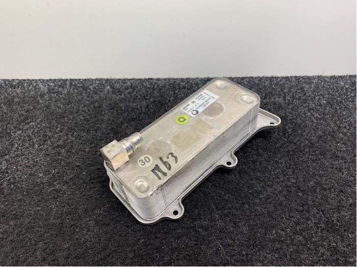 Gebruikte Oliekoeler BMW 7 serie (G11/12) 750 Li XDrive V8 32V Prijs € 70,00 Inclusief btw aangeboden door Van Kronenburg Engines