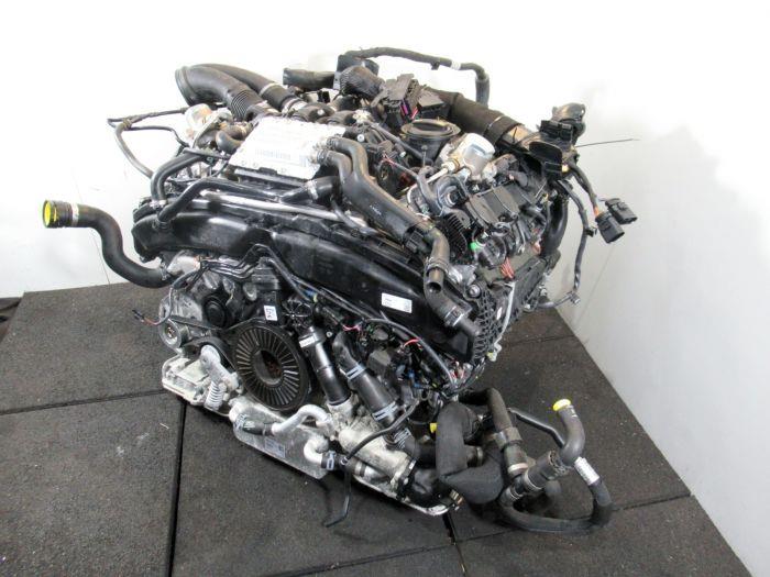 Motor van een Audi A8 (D5)