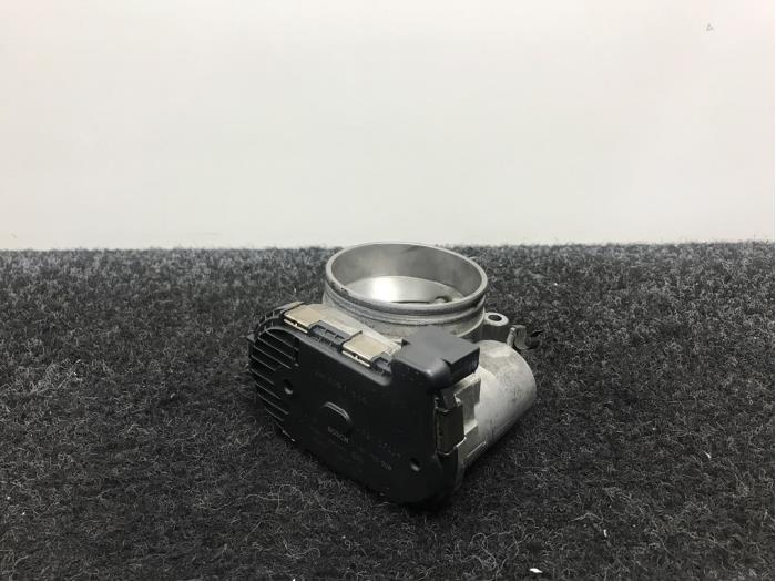Gebruikte Gasklephuis Porsche 911 (996) 3.6 Carrera 24V Prijs € 14,96 Inclusief btw aangeboden door Van Kronenburg Engines