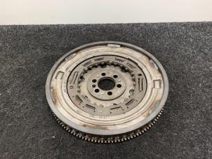 Gebruikte Dubbele massa vliegwiel Renault Clio IV (5R) 1.2 TCE 16V GT EDC Prijs € 449,94 Inclusief btw aangeboden door Van Kronenburg Engines