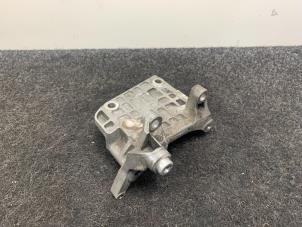 Gebruikte Dynamosteun onder Audi A5 Quattro (B8C/S) 3.0 TDI V6 24V Prijs € 17,50 Inclusief btw aangeboden door Van Kronenburg Engines