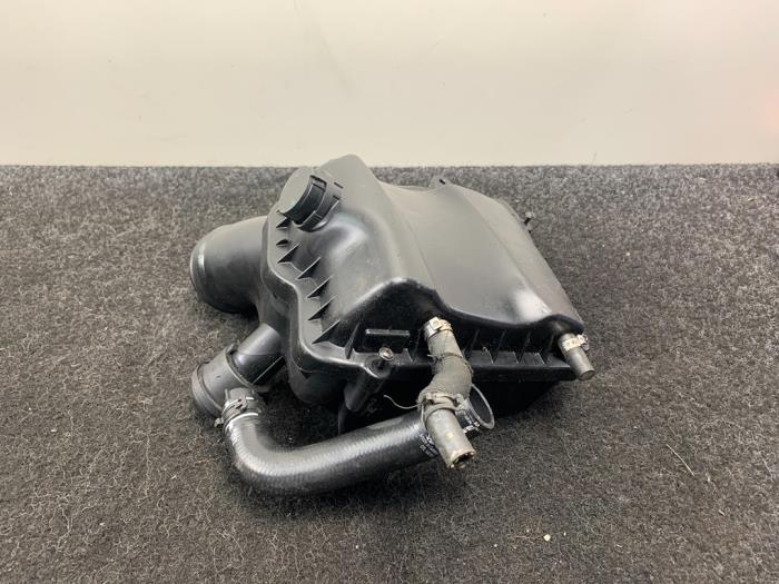 Gebruikte Luchtfilterhuis Audi RS 6 (C6) RS6 5.0 V10 40V TFSI Prijs € 150,00 Inclusief btw aangeboden door Van Kronenburg Engines
