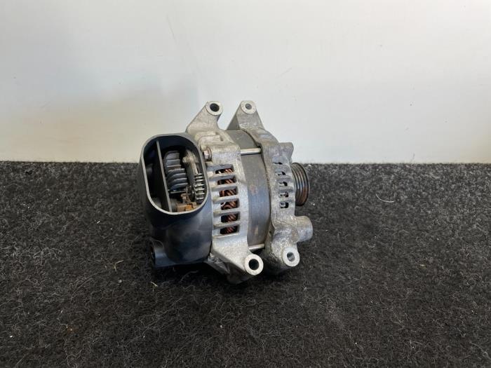 Dynamo van een BMW 5 serie (F10) M5 V8 32V TwinPower Turbo