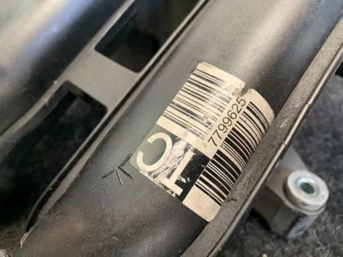 Inlaatspruitstuk van een BMW 5 serie (E60) 520d 16V Edition Fleet