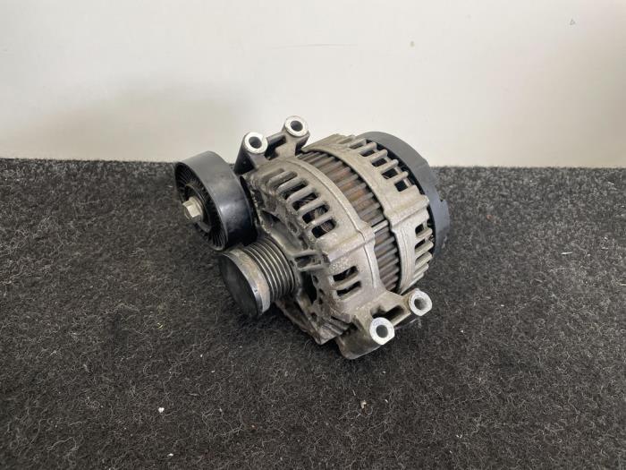 Gebruikte Dynamo BMW 3 serie (E90) 330Xi 24V Prijs € 44,95 Inclusief btw aangeboden door Van Kronenburg Engines