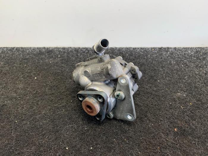 Gebruikte Pomp Servo BMW 5 serie (E60) M5 V-10 40V LHD Prijs € 59,99 Inclusief btw aangeboden door Van Kronenburg Engines