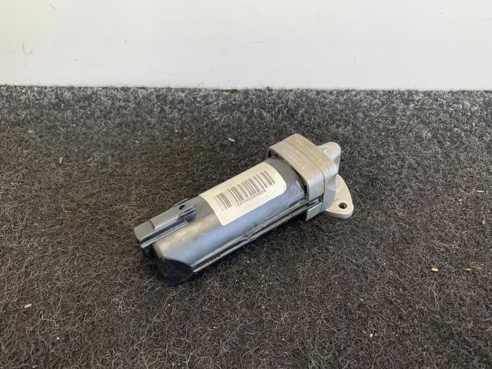 Gebruikte Oliepomp BMW 5 serie (E60) M5 V-10 40V LHD Prijs € 75,00 Inclusief btw aangeboden door Van Kronenburg Engines