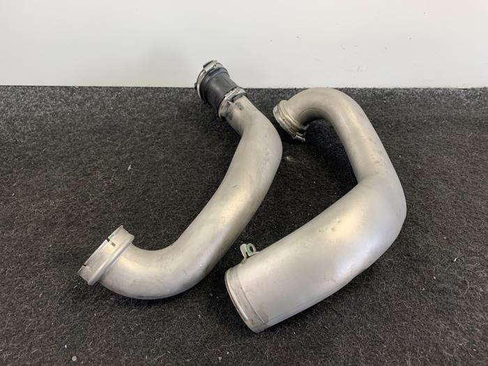 Gebruikte Intercooler Buis Mercedes ML II (164/4JG) 6.2 63 AMG 4-Matic V8 32V Prijs € 99,99 Inclusief btw aangeboden door Van Kronenburg Engines