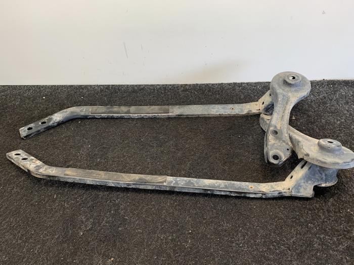 Gebruikte Frontbalk BMW 3 serie (E90) M3 4.0 V8 32V CRT Prijs € 124,94 Inclusief btw aangeboden door Van Kronenburg Engines