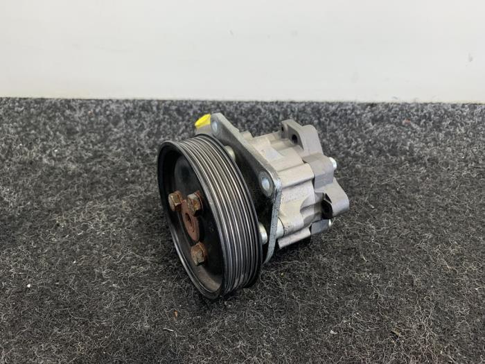 Gebruikte Pomp Servo BMW 5 serie (E60) M5 V10 40V Prijs € 59,99 Inclusief btw aangeboden door Van Kronenburg Engines