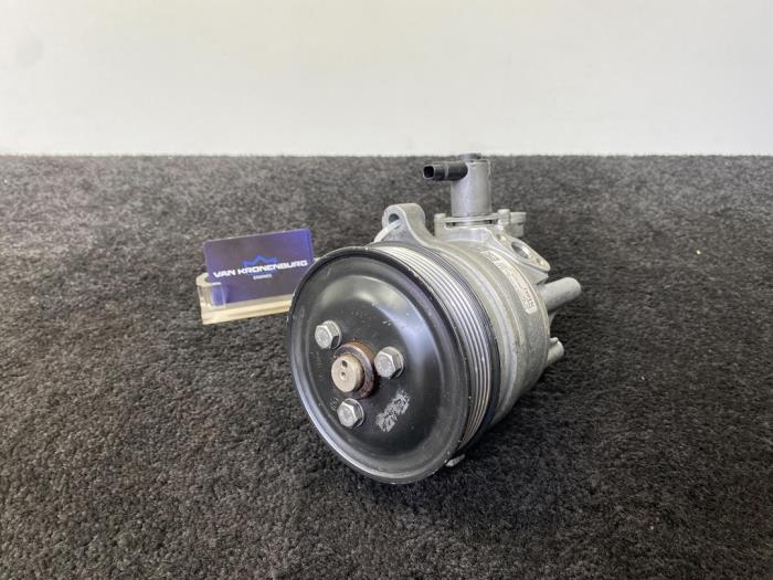 Gebruikte Servopomp BMW 5 serie (F10) 530i 24V TwinPower Turbo Prijs € 199,94 Inclusief btw aangeboden door Van Kronenburg Engines